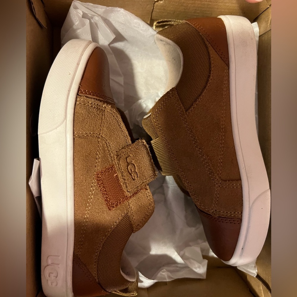 It was only worn twice almost Brand new ! Condition 9/10